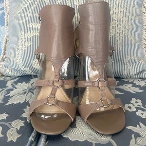 EUC. Fergie Strappy Caged Heel